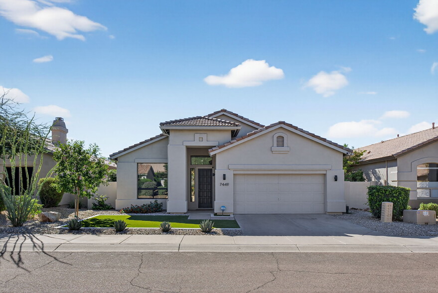 Primary Photo - 7449 E Whistling Wind Way