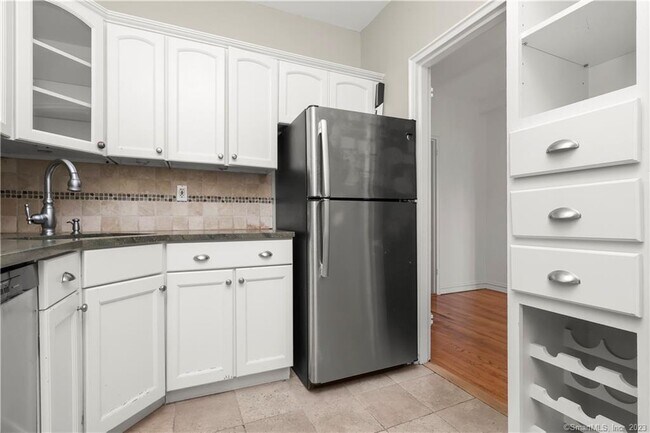 Building Photo - 70 Strawberry Hill Ave