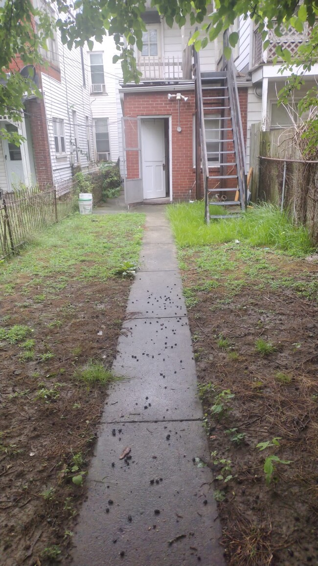 yard - 17 S 16th St