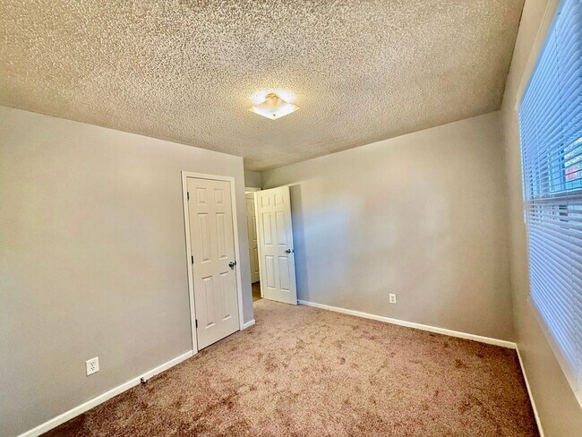 Building Photo - 2 Bedroom Duplex In Wyoming Available December 1st