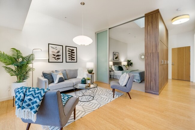 Building Photo - Light & bright 1-bdrm/1-bath condo in desi...