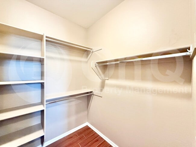Building Photo - 293 E Glacier Dr