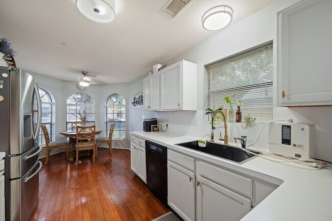Building Photo - 3326 Lakeland Gardens Dr