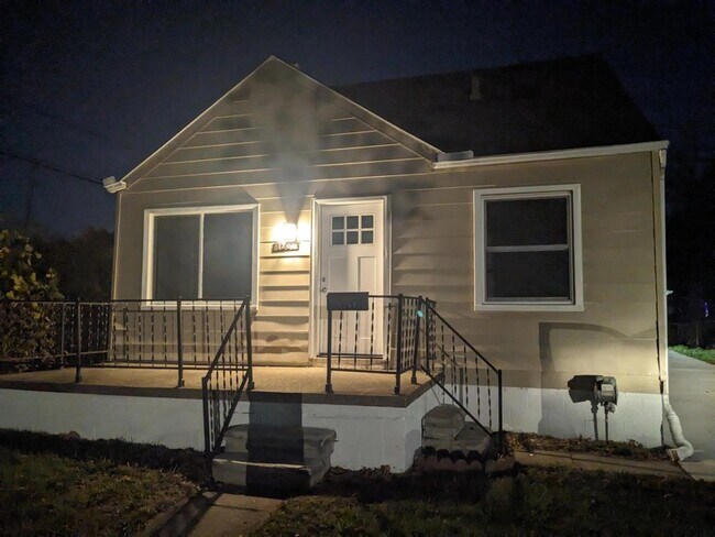 Primary Photo - 1261 E Chesterfield St