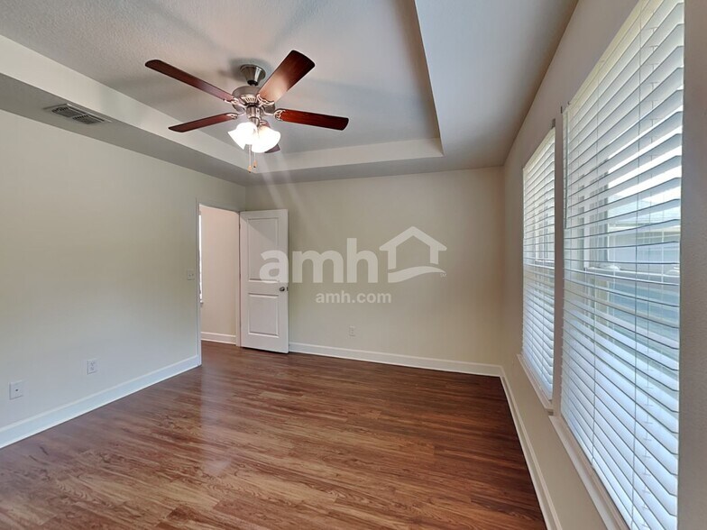 Building Photo - 3371 Roundabout Dr