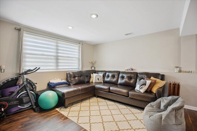 Building Photo - 7600 Red Fox Ct