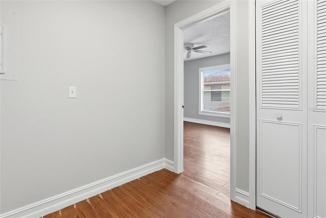 Building Photo - 1600 Little Falls Cir