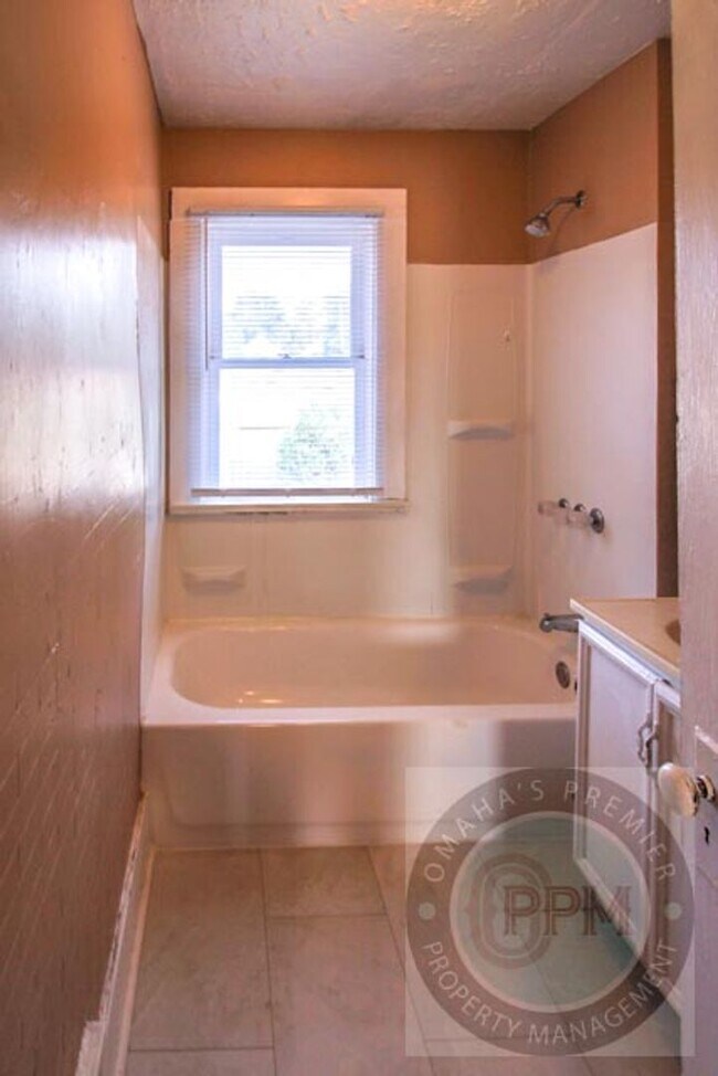 Building Photo - 2114 L St