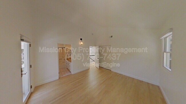 Building Photo - 2570 Lillie Ave