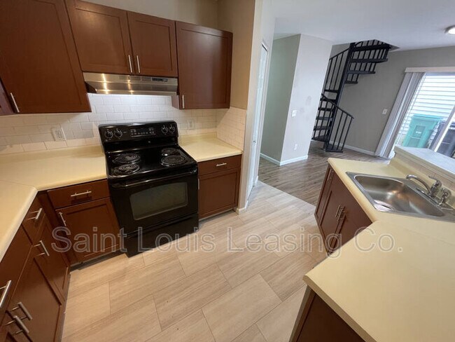 Building Photo - 864 Liberty Village Dr