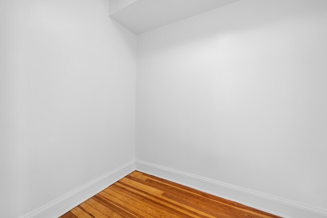 Building Photo - 3314 Auchentoroly Terrace