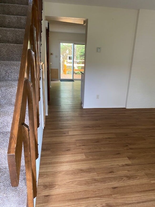 Building Photo - 2 bedroom, 1.5 bath Townhome  $1600/month