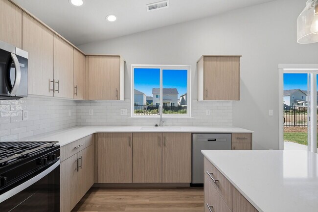 Building Photo - 6679 W Redwood Crk Dr
