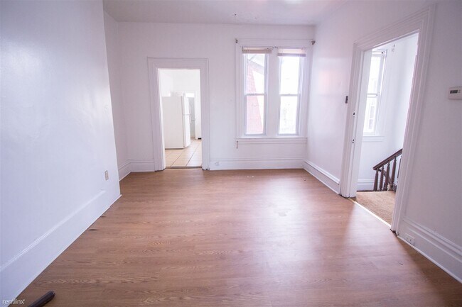 Building Photo - 3 br, 1 bath House - Uptown close To Point...