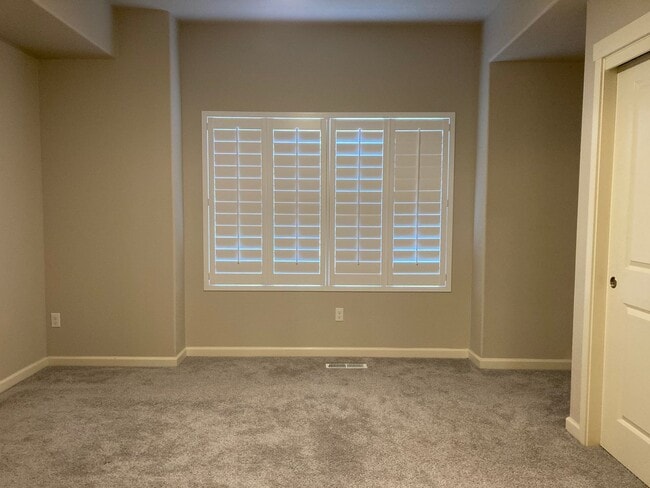 Building Photo - Beautiful Newer Home in Tigard