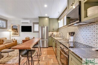 Building Photo - 410 E Victory Dr