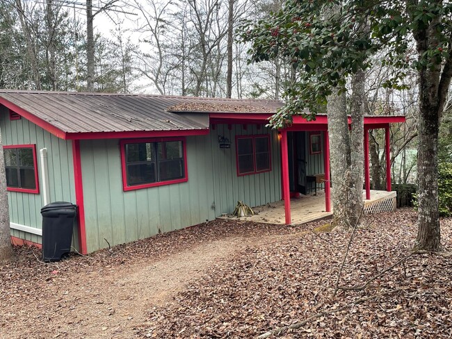 Building Photo - Pine Log Home