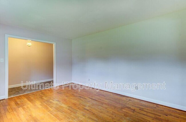Building Photo - 317 Johnston Dr