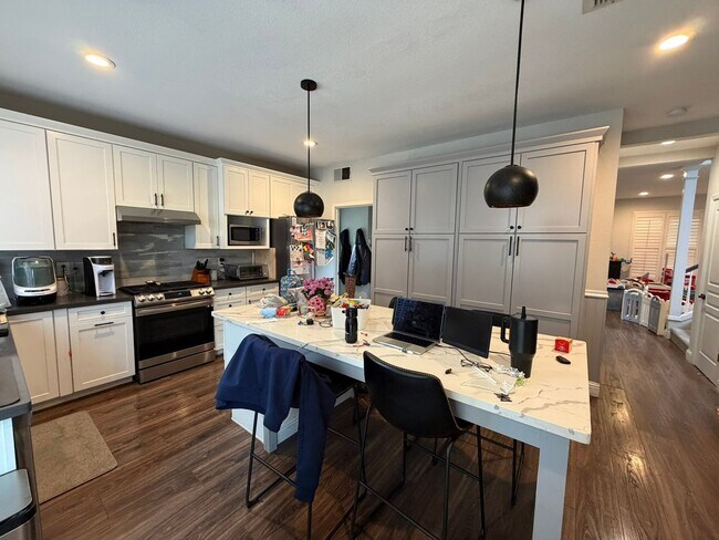 Building Photo - Remodeled 4-Bed Home with Pool in Charming Laguna West, Elk Grove Available now- Photos COMING SOON!