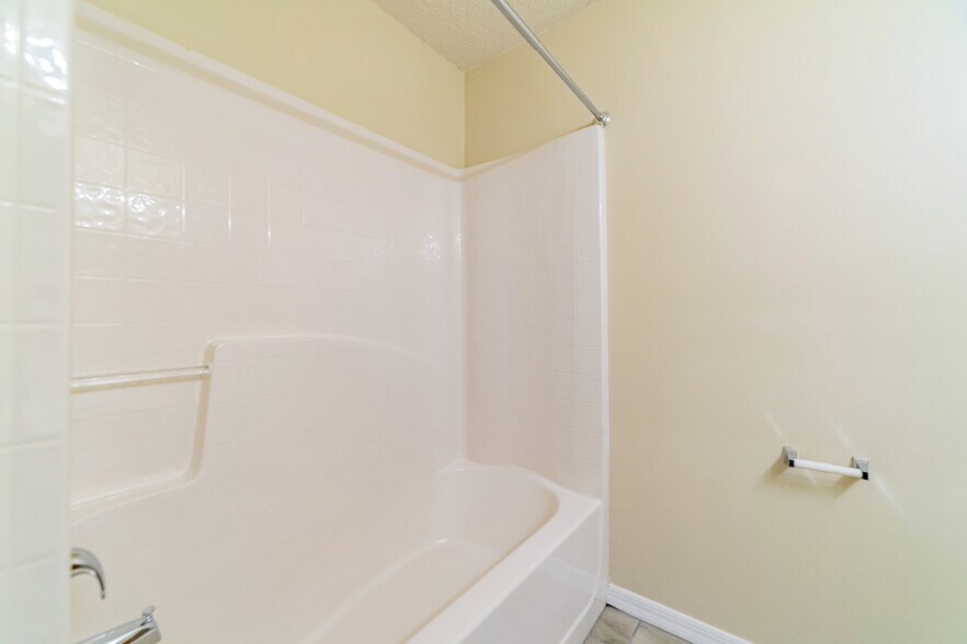 Building Photo - 5396 Berrien Ave