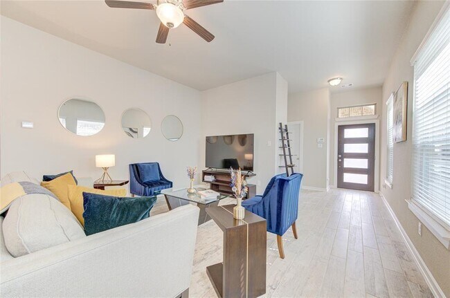 Building Photo - 6019 Bristlegrass Ln