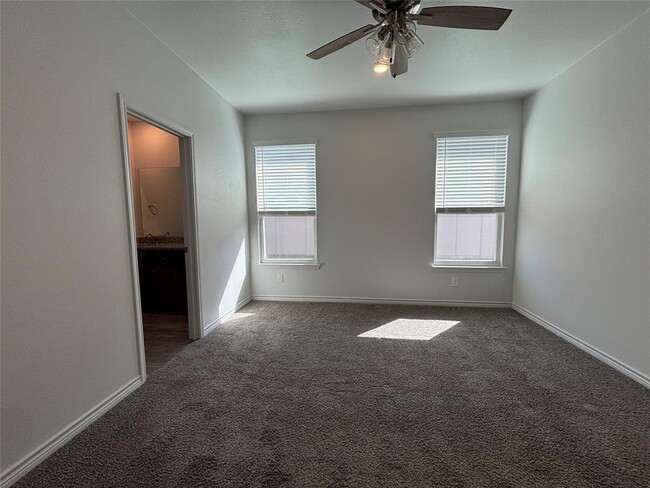 Building Photo - 722 Freedom Cir