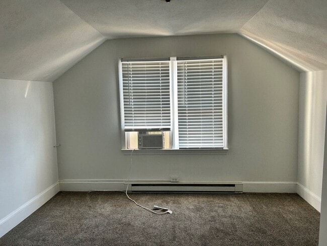 Building Photo - 320 E 20th St