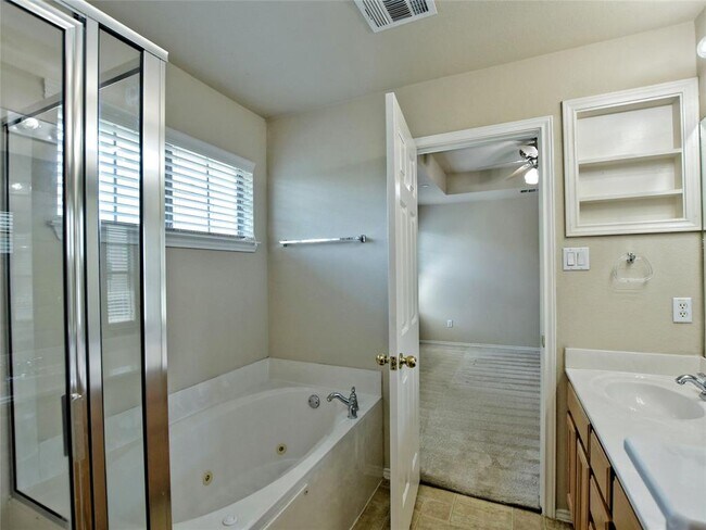 Building Photo - 9201 Brodie Ln