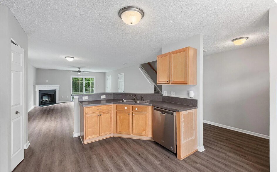 Kitchen pt2 - 2018 Grassy Banks Dr