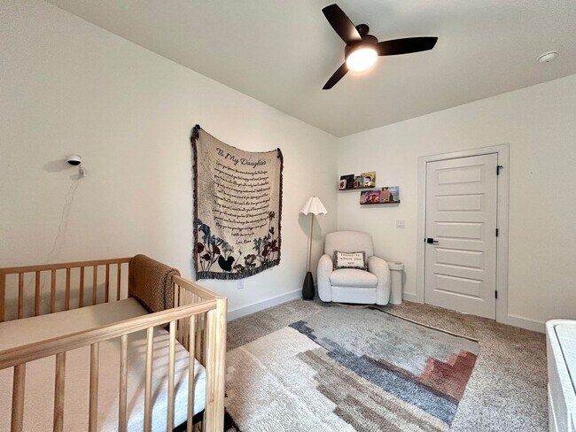 Building Photo - Spacious & Beautiful 3/BR 2/BA Two-Level Home with Garage & Fenced Yard