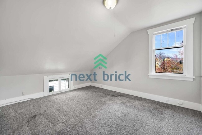 Building Photo - Charming 3-Bed Duplex in Renton - Spacious 1280 Sq Ft Haven!
