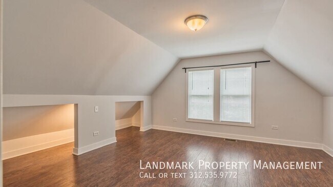 Building Photo - 2833 N Avers Ave