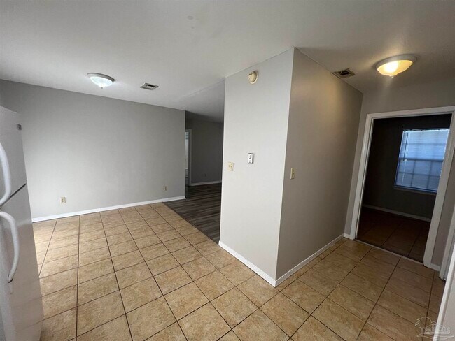Building Photo - 842 Amberway Dr