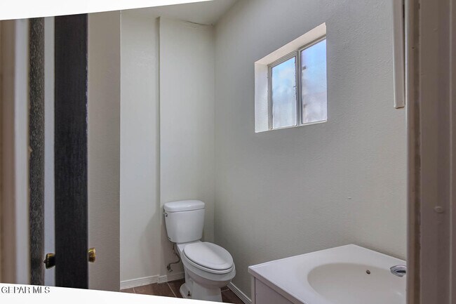 Building Photo - 3611 Yandell Dr