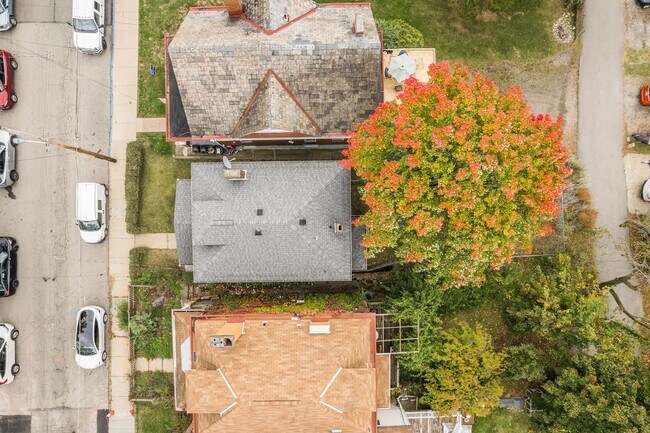 Building Photo - MOVE IN TODAY! Don't miss this FULLY RENOVATED 3-bedroom in BROOKLINE!