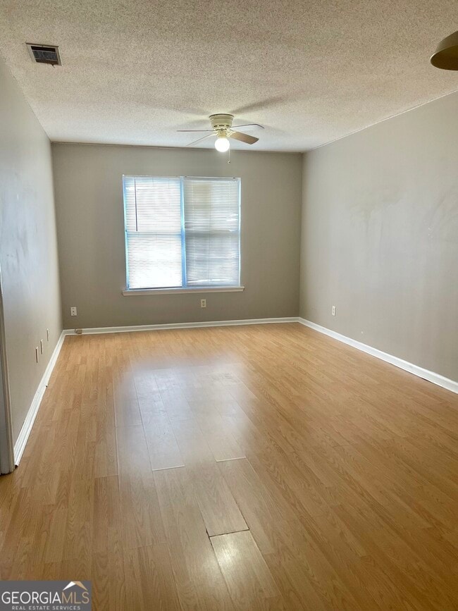 Building Photo - 202 Eagles Ct