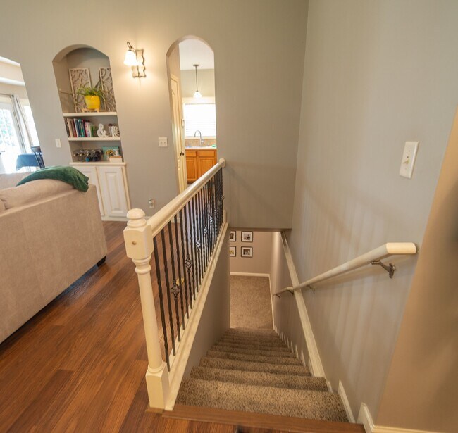 Building Photo - 5 Bedroom, 3 Bathroom house with completed...