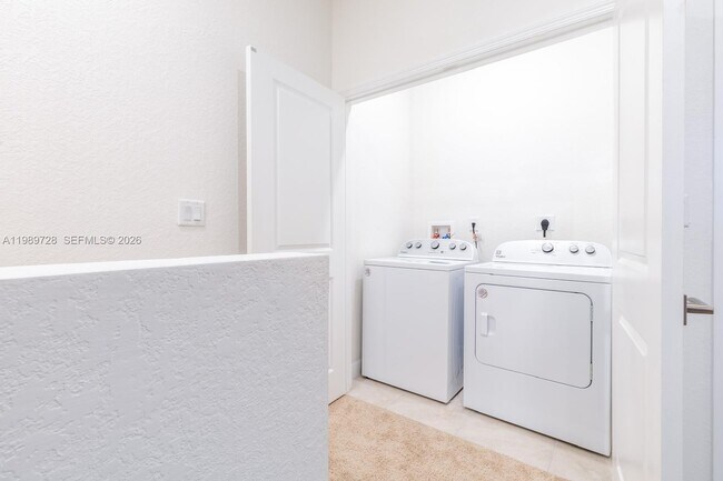 Building Photo - 1156 SW 6th Ct