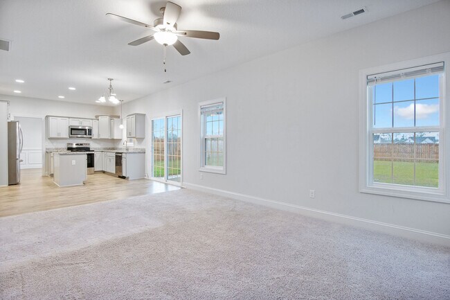 Building Photo - 917 Uplands Ln