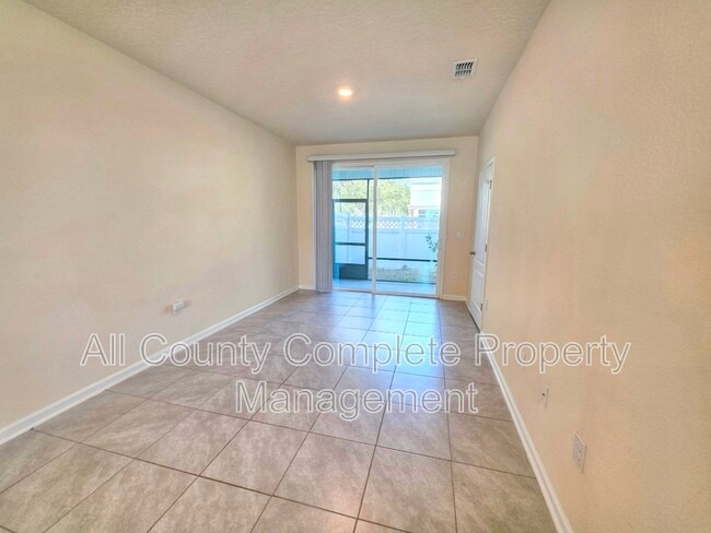 Building Photo - 3972 Vlg Vw Ln
