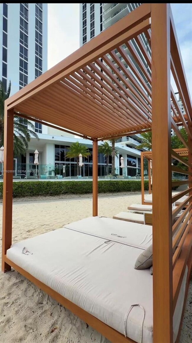 Building Photo - 16385 Biscayne Blvd