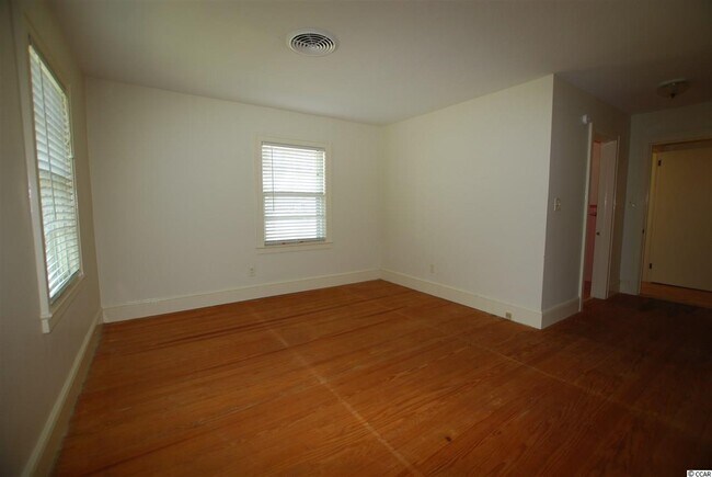 Building Photo - 402 50th Ave N