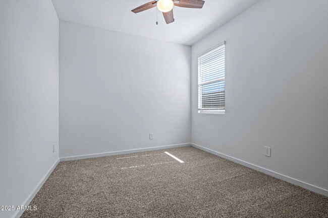 Building Photo - 16006 W Cottontail Ln