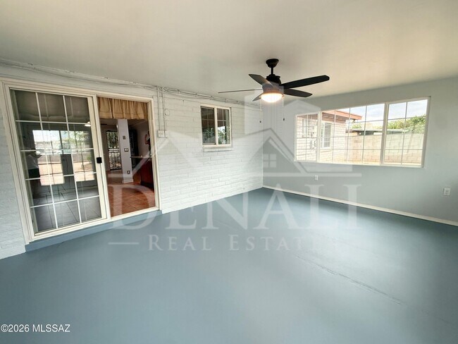 Building Photo - 2812 W Calle Ocio
