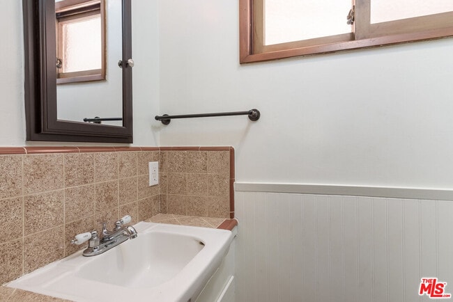 Building Photo - 15111 Marlin Pl