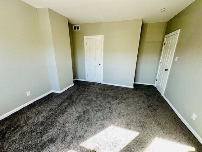 Building Photo - Lease_ Fully Remodeled 3 Bedroom 1 1/2 Bath Welcome Section 8 Call 313-429-3244