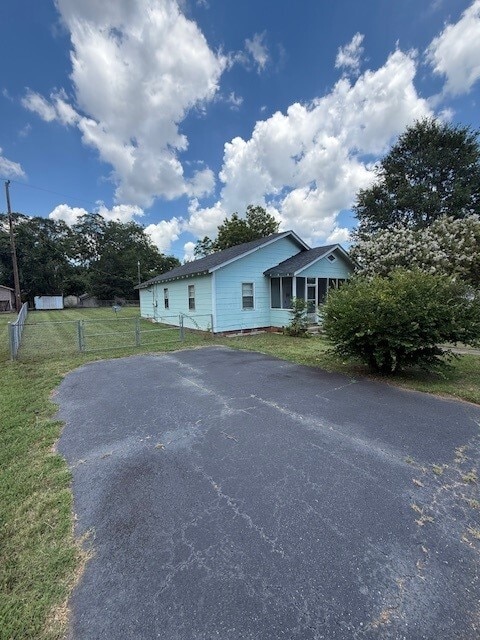 Building Photo - 13 3rd St