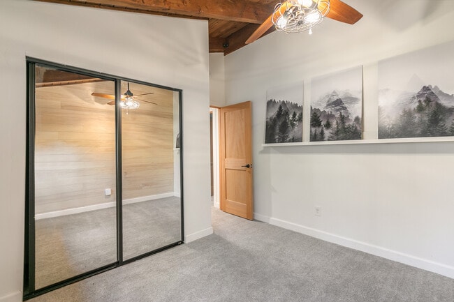Building Photo - 644 N Grass Valley Rd
