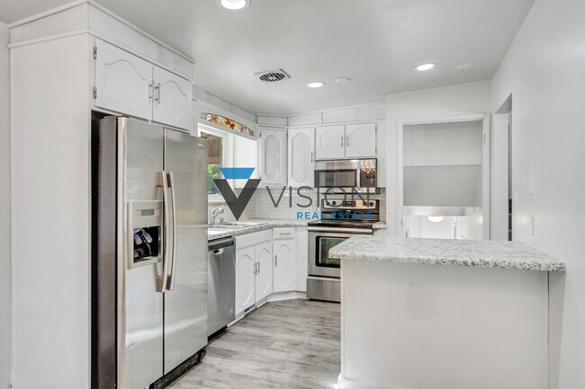 Building Photo - 558 E 3665 S