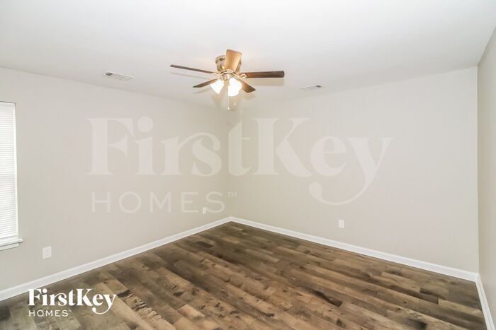 Building Photo - 6301 Green Grove Dr